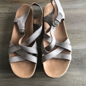 Born sandals